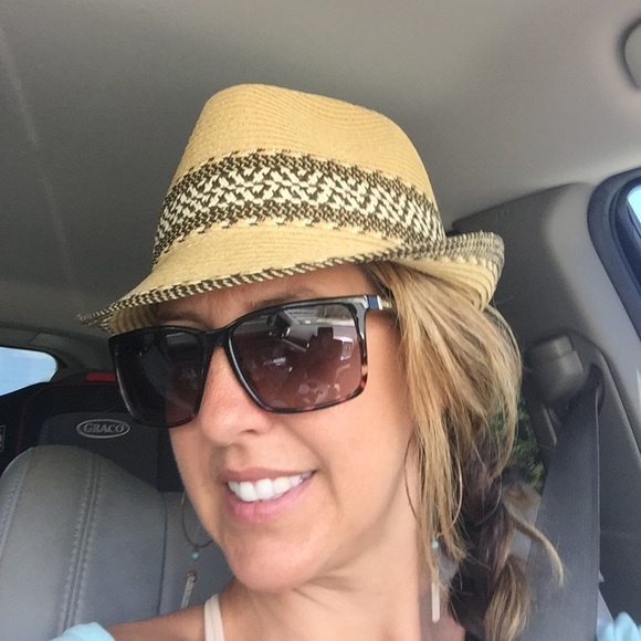 Meet your Posher, Brooke - Picture 1 of 1